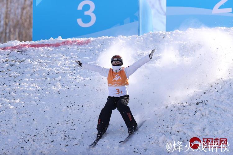 世界杯崇礼站：中国自由式滑雪空中技巧队豪取三枚金牌
