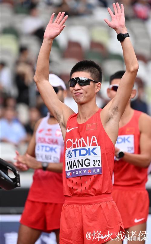 中国选手王朝朝摘得田径世锦赛男子20公里竞走银牌 中国选手王朝朝摘得田径世锦赛男子20公里竞走银牌