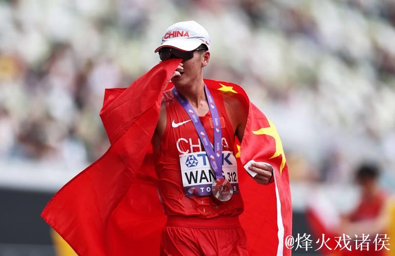 中国选手王朝朝摘得田径世锦赛男子20公里竞走银牌 中国选手王朝朝摘得田径世锦赛男子20公里竞走银牌